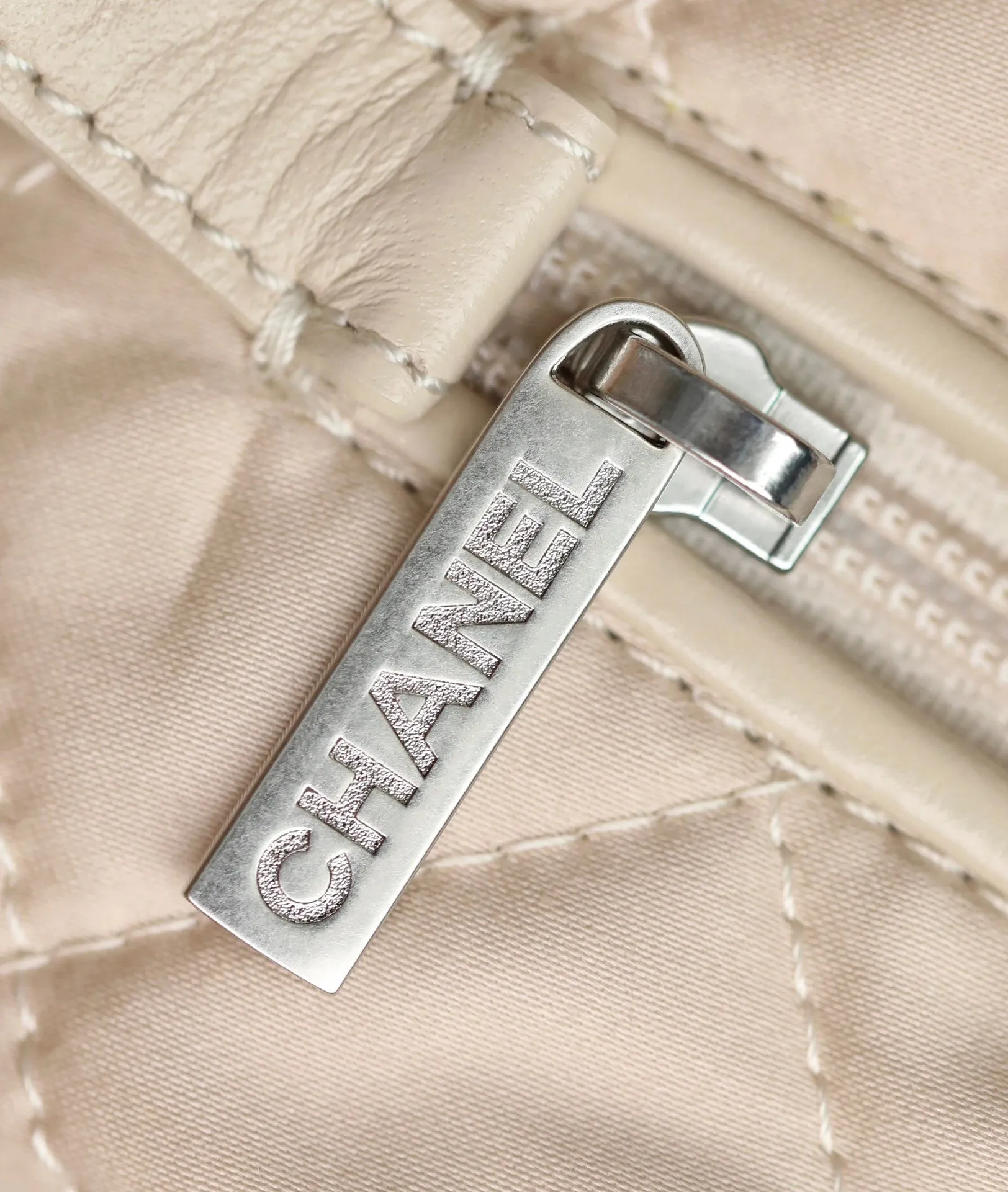 CC711 CC 22 Handbag / HIGHEST QUALITY VERSION / Small/Medium