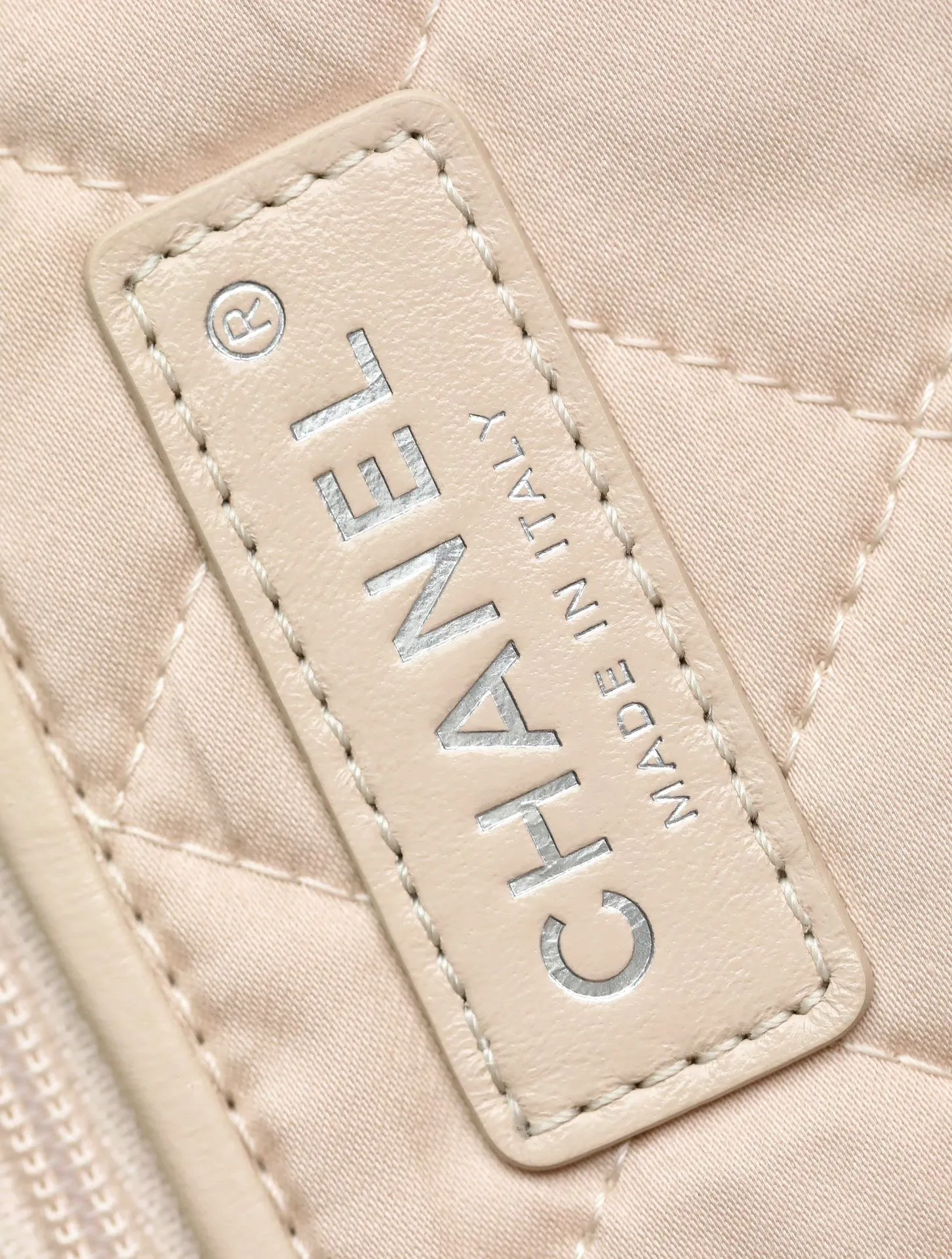 CC711 CC 22 Handbag / HIGHEST QUALITY VERSION / Small/Medium