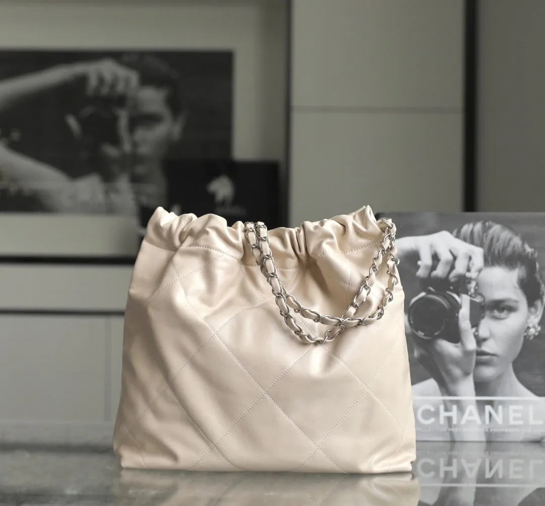 CC711 CC 22 Handbag / HIGHEST QUALITY VERSION / Small/Medium