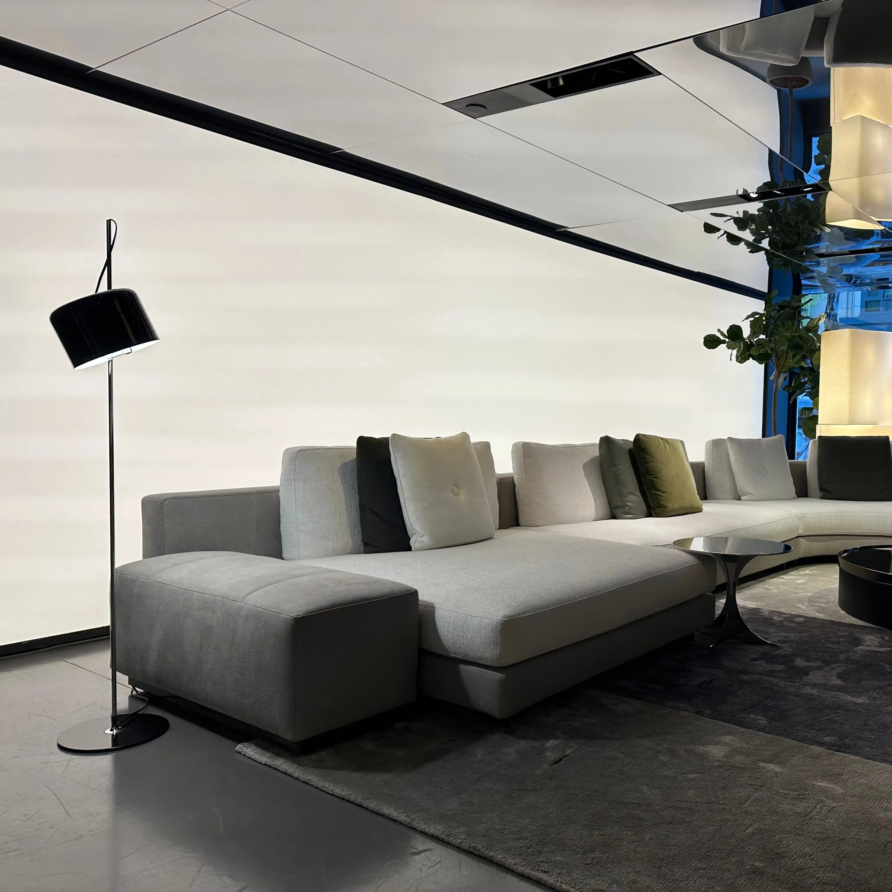 Coupé Floor Lamp