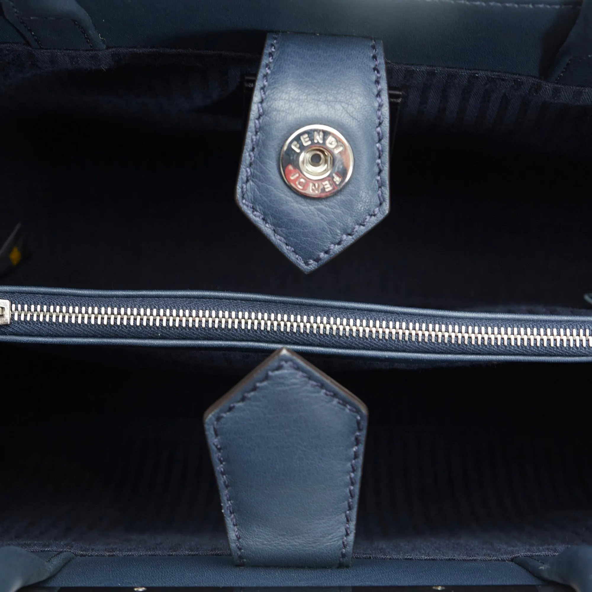 Fendi Petit 2Jours Handbag (SHG-BbFTbq)