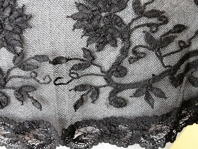 GORGEOUS Antique Black Lace Shawl, Netted Lace Collar,Victorian Mourning Lace, French Lace, Shoulder Wrap,Vintage Clothing, Lovely Lace