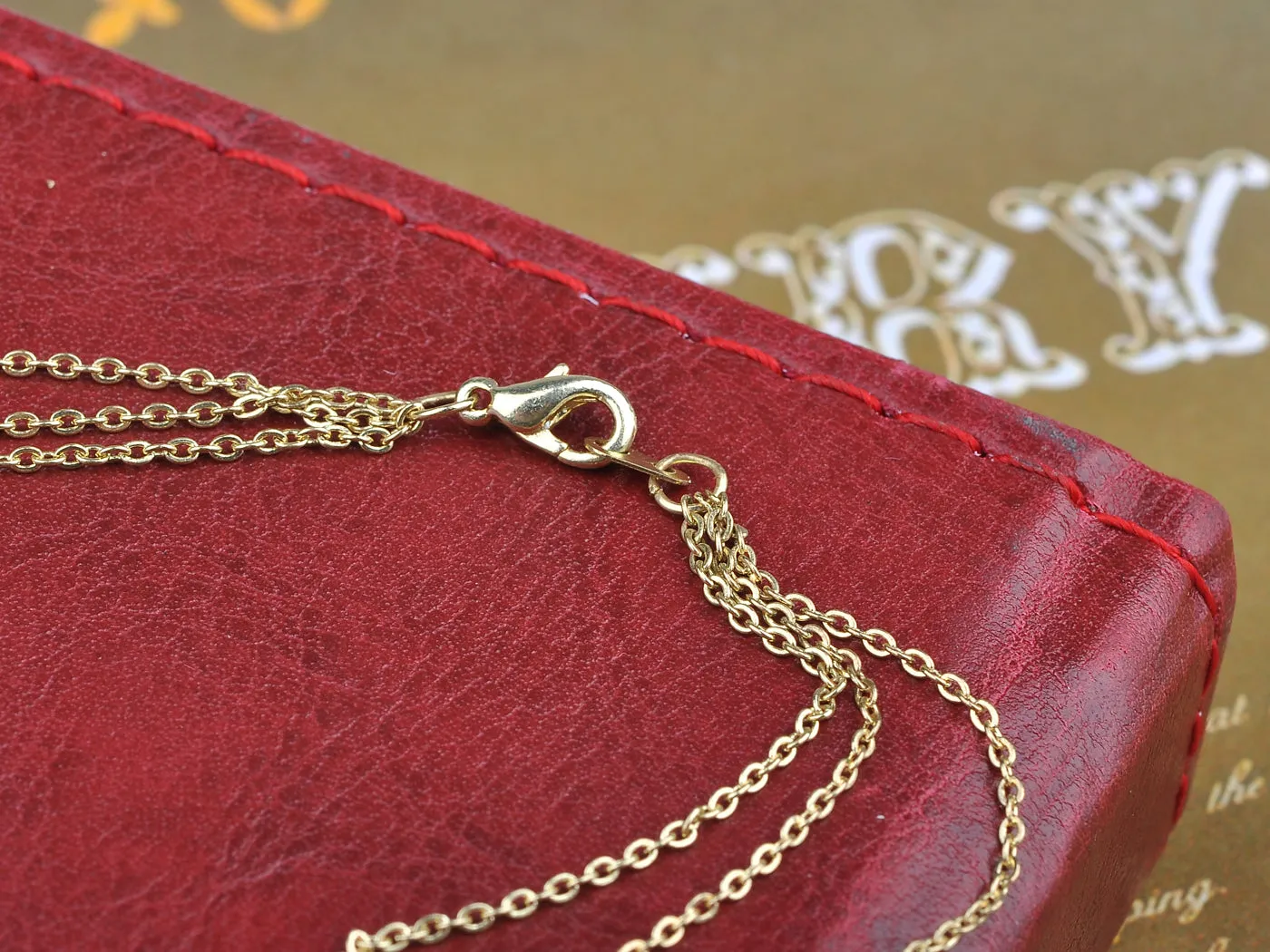 Gorgeous Daisy Flower Pendant Necklace