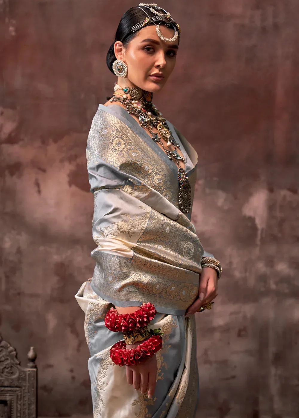 Gorgeous Grey-Cream Rangkaat Handloom Silk Saree
