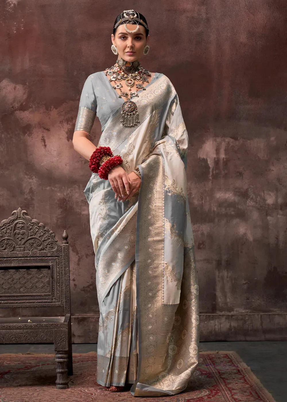 Gorgeous Grey-Cream Rangkaat Handloom Silk Saree