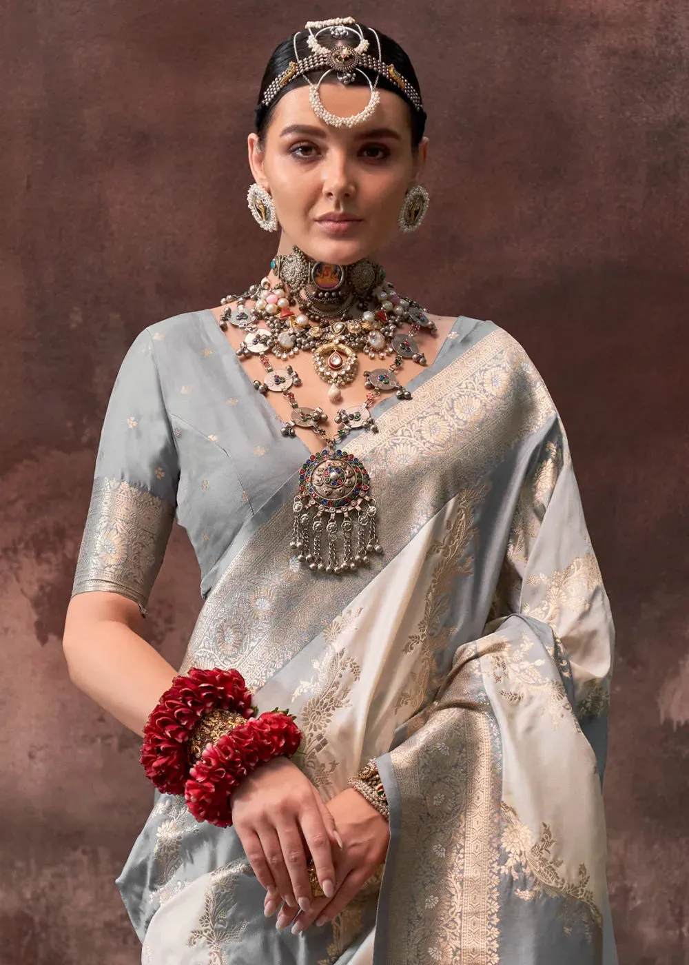 Gorgeous Grey-Cream Rangkaat Handloom Silk Saree