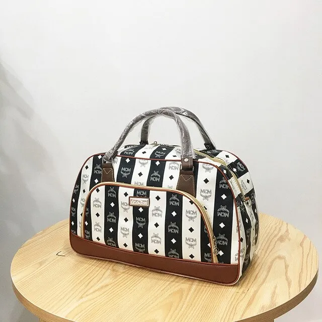 Large Capacity Leather Women Travel Bags Hand Luggage Duffle Bag Travelling Bags and Luggage for Women Weekend Overnight Handbag