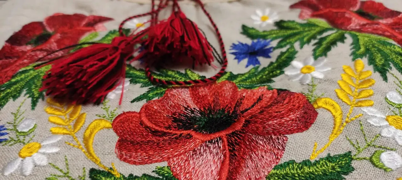 Women's linen shirt with embroidered poppies